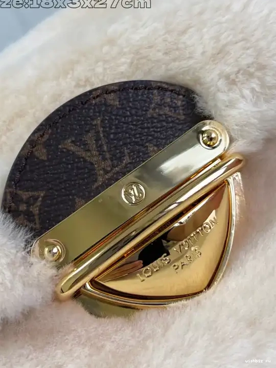 WIS Vuitton Ski Louis Sunset 0517